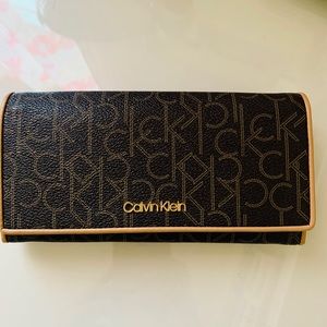 CALVIN KLEIN WALLET 😍😍😍